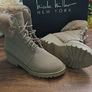 Nicole Miller Tan Boots with Fur Tops And Rugged Sole Size 9